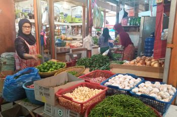 Harga bawang merah capai Rp38.000 per kilogram di pasar Raya Padang