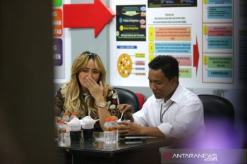 Polisi periksa penyanyi Pinkan Mambo kasus "MeMiles"