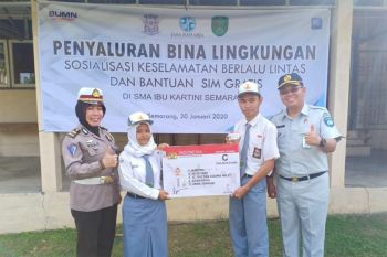 Jasa Raharja dan Kepolisian bagikan SIM gratis ke siswa