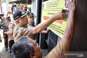 Diduga sebagai tempat maksiat, Riza Falepi turun tangan segel lima kafe