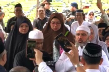 Video Imam Masjid Al Aqsa hadir dipemakaman Joserizal