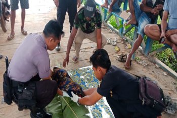 Warga digegerkan penemuan jasad bayi laki-laki mengapung di daerah aliran sungai
