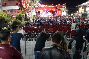 Ribuan warga ramaikan malam  tahun baru Imlek di Tanjungpinang