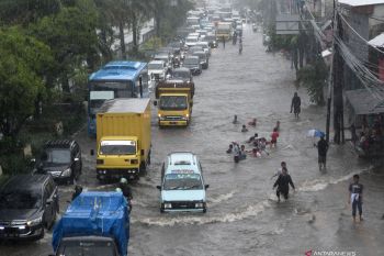 Jakarta kembali banjir, PLN padamkan 15 gardu distribusi
