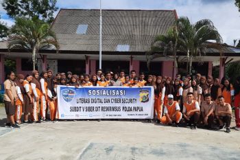 Direskrimsus Polda Papua sosialisasi literasi digital di Keerom