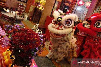 Atraksi barongsai meriahkan tahun baru Imlek di Kelenteng Seen Hin Kiong Padang