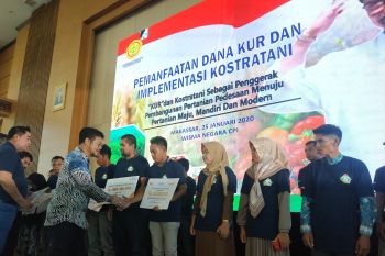 Menteri Pertanian serahkan bantuan senilai Rp150 miliar di Sulsel