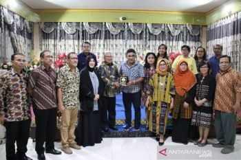 Keberadaan guru honor sangat strategis namun memprihatinkan
