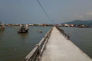 Warga Pulau Pasaran minta jembatan penghubung segera diperbaiki