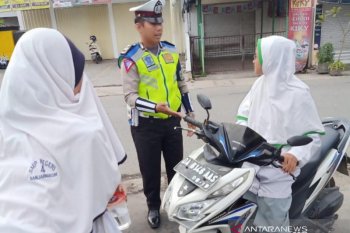 Polisi: membiarkan anak setir motor ke anak berarti mencelakakannya