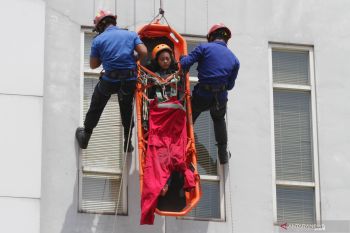 Simulasi penanganan bencana kebakaran gedung