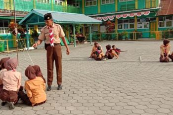 Prajurit Kodim Yawa latih keterampilan anggota pramuka
