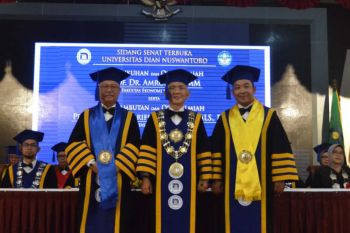 Udinus  tambah dua guru besar teknologi informasi dan ekonomi manajemeen