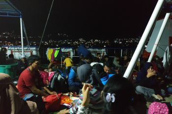 KMP Tanjung Api layani penumpang khusus pelamar CPNS di Banggai