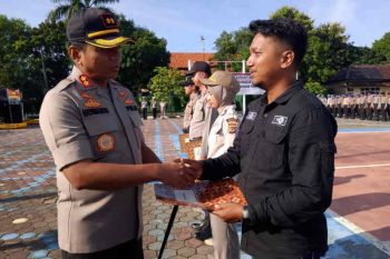 Mengamankan pelaku tabrak lari jurnalis TVRI dapat penghargaan dari polisi