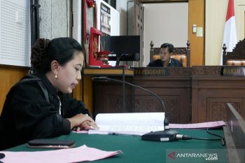 Terdakwa pemerasan keberatan atas mangkirnya Bupati Fauzan sebagai saksi