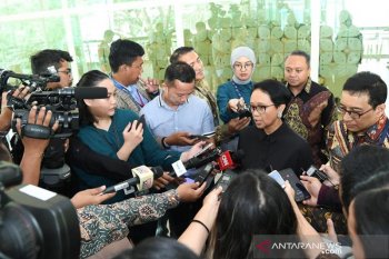 The "super journalist" is on duty