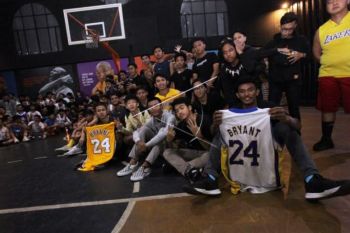 Aksi Simpatik mengenang Kobe Bryant