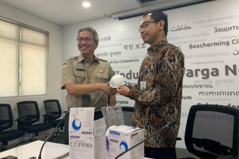 10.000 masker untuk WNI di China diangkut dengan Garuda