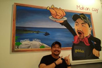Foodvlogger Nex Carlos kembangkan bisnis kuliner "Ayam Gedebuk" di Makassar