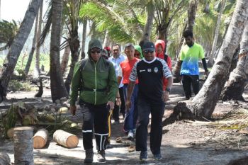 Kapolda Papua imbau warga cegah abrasi pantai Holtekam Jayapura