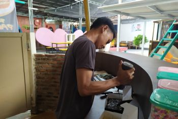 Kue pancong kekinian masih diminati warga Kota Bandarlampung