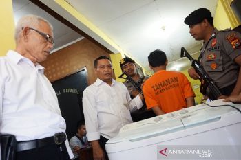 Seorang cucu di Mataram curi mesin cuci neneknya buat foya-foya dan tidur di hotel