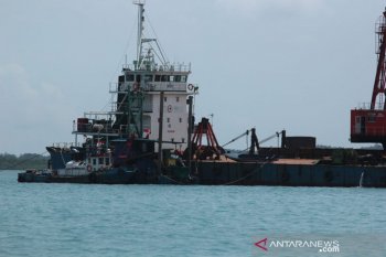 Perairan Galang Batang kotor diduga akibat pendalaman alur