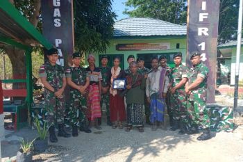 Warga serahkan dua  pucuk senjata api ke Korem Gapo