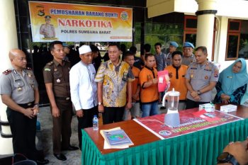 Polres Sumbawa Barat musnahkan puluhan gram sabu-sabu dan ekstasi