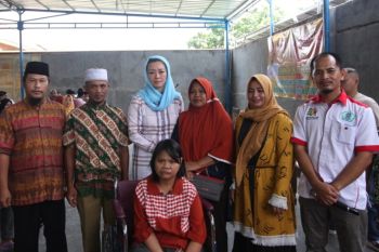 Pitka Rycko Menoza berikan bantuan ke panti asuhan