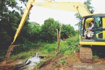 Bupati Kotim kerahkan ekskavator keruk sungai di Sampit cegah banjir