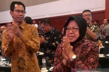 Risma berjoget diiringi nyanyian "Gemu Famire" Maumere