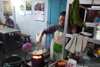 Kisah "Bakmi Pak Min" dan  Wan King