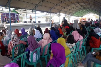 Kaum perempuan penyintas bencana ikut festival pasar terintegrasi