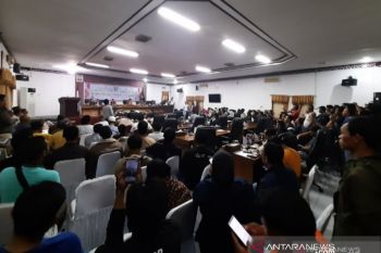 Warga Natuna padati kantor DPRD soal pemulangan WNI dari China