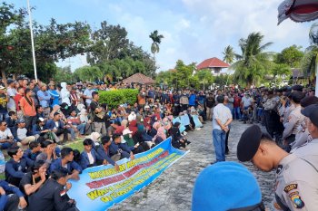 Masyarakat Natuna minta WNI dari Wuhan diisolasi di kapal perang