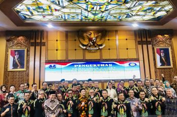"Kauje" usulkan gelar doktor honoris causa untuk Gubernur Jatim Khofifah