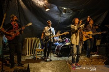 Peluncuran lagu di huntara korban bencana
