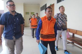 Pengusaha penyuap bupati dituntut 2,5 tahun penjara
