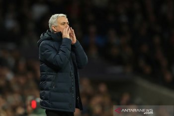 Klasemen Liga Inggris: Mourinho membantu Liverpool jaga jarak 22 poin