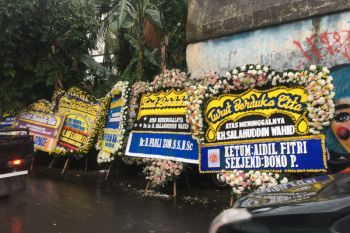 Hujan iringi pemberangkatan jenazah Gus Sholah