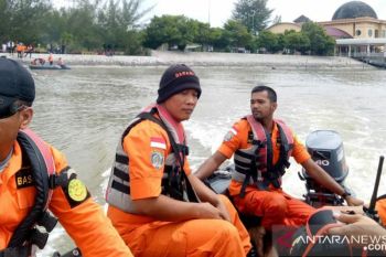 Nelayan Bengkalis terombang-ambing  di laut