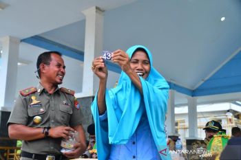 Pedagang di Pasar Baru Banggai Laut tempati los baru