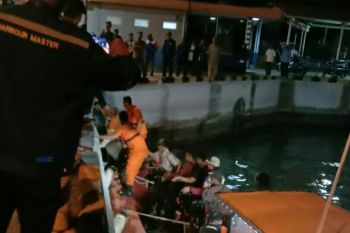 Kapal Feri Bakauheni KMP Salvatore mati mesin, penumpang dievakuasi