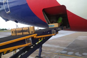 Maskapai Sriwijaya Air bantu antarkan masker dan baju pengaman ke China