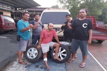 Polisi bekuk tersangka pencurian roda ban mobil