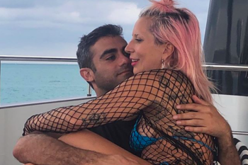 Lady Gaga pamerkan pacar barunya di Instagram