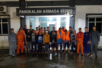 Bakamla Zona Maritim Tengah melakukan evakuasi ABK KM Graha Angkasa 1