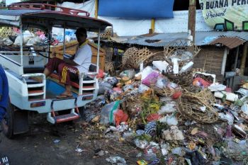 Mataram menghadapi kendala dalam mengelola sampah pasar
